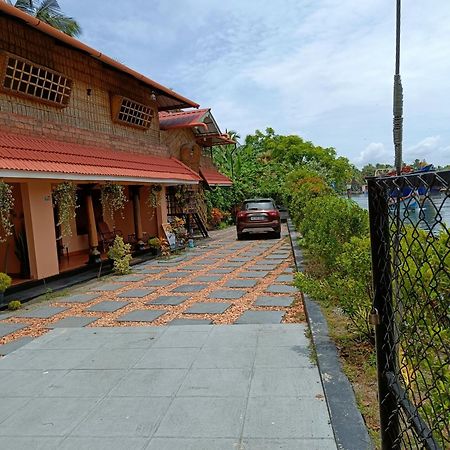 Canalview Private Cottage Azhikkal Ayiram Thengu Panmana Luaran gambar