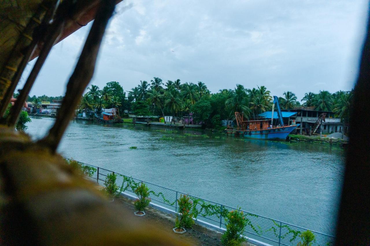 Canalview Private Cottage Azhikkal Ayiram Thengu Panmana Luaran gambar