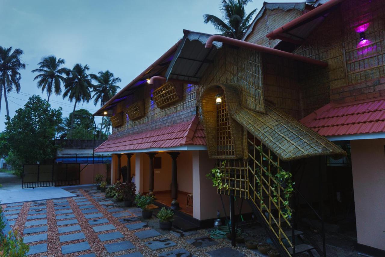 Canalview Private Cottage Azhikkal Ayiram Thengu Panmana Luaran gambar