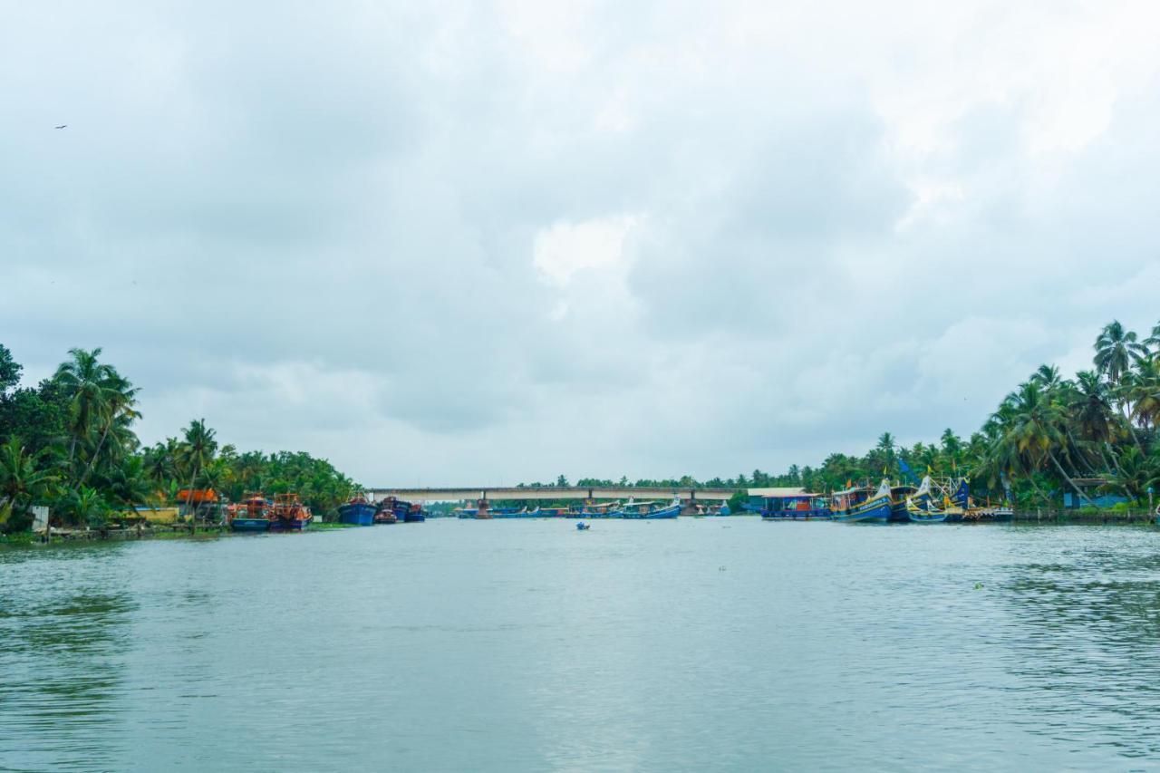 Canalview Private Cottage Azhikkal Ayiram Thengu Panmana Luaran gambar